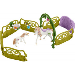 Schleich - bayala - Glitzerndes Blütenhaus mit Einhörnern, See und Stall Schleich - bayala - Glitzerndes Blütenhaus mit Einhörnern, See und Stall