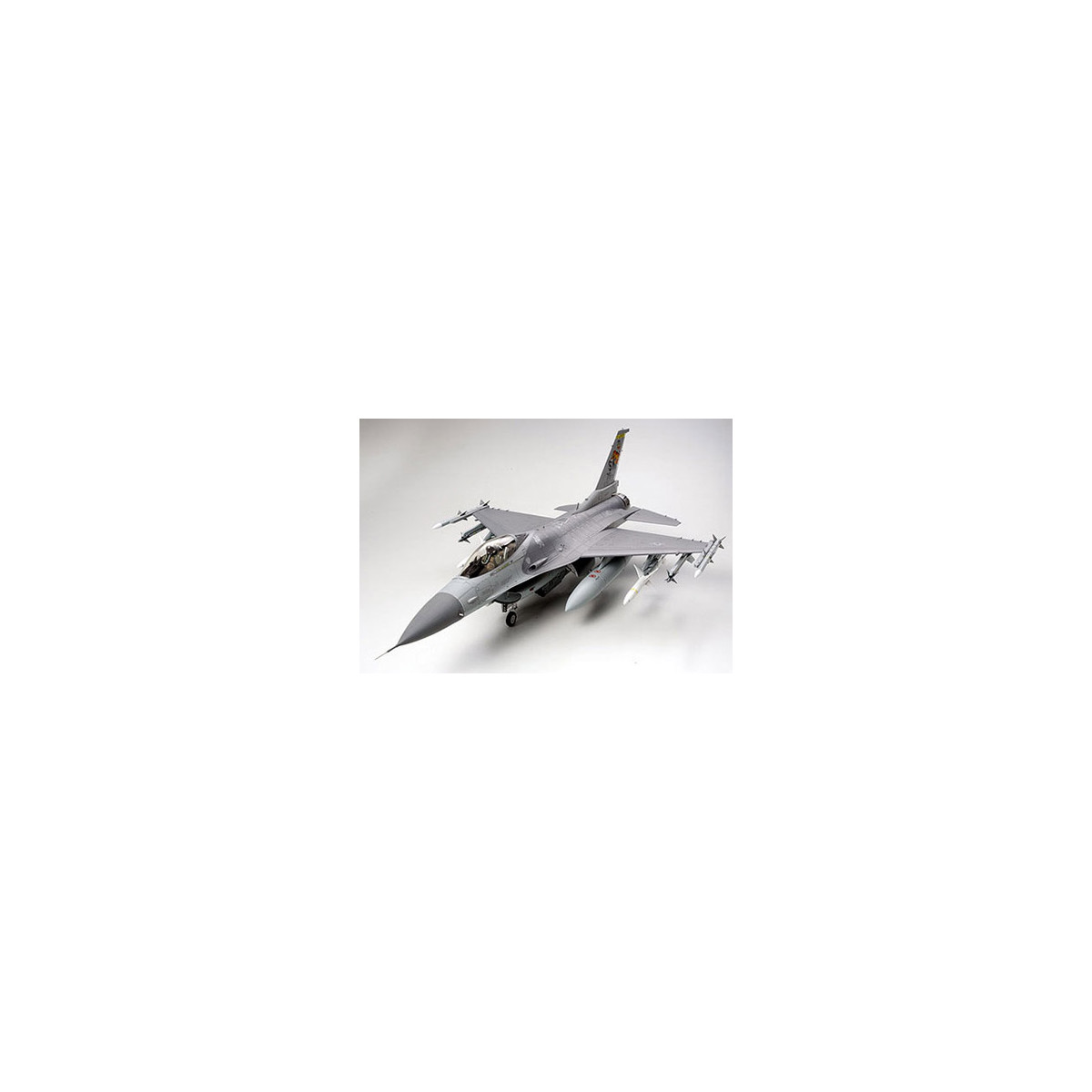 Tamiya - 1:32 Lockheed Mar.f-16cj Fighting F