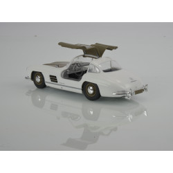 Tamiya - Mercedes-Benz SL 300 Flügeltürer