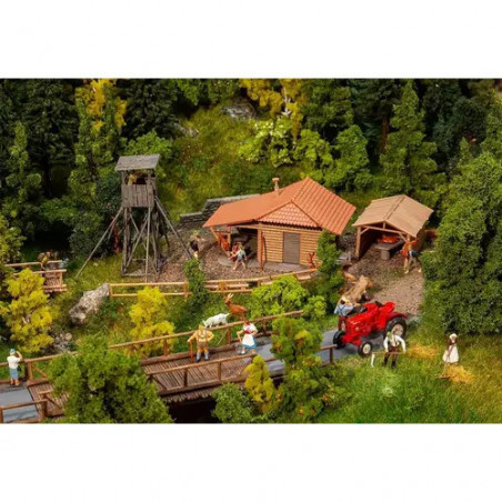 Jagdhütte mit Hochsitz