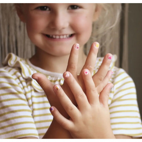 Krabbelkäfer Fingernagel-Tattoos