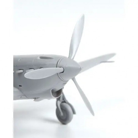 ZVEZDA 1 72 Yakovlev YAK 1. Plastikmodellbausatz eines sowjetischen WWII Kampfflugzeugs