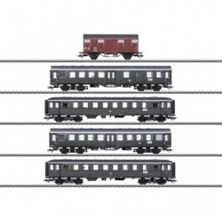 Personenzug mit Güterwagen