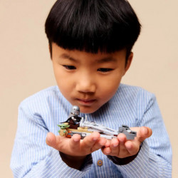 Der Mandalorianer und Grogu auf ihrem Speeder Bike™